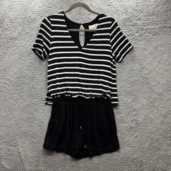 Elevenses XS Black and White Romper Short Sleeve One Piece Comfortable Vacation - Picture 1 of 8